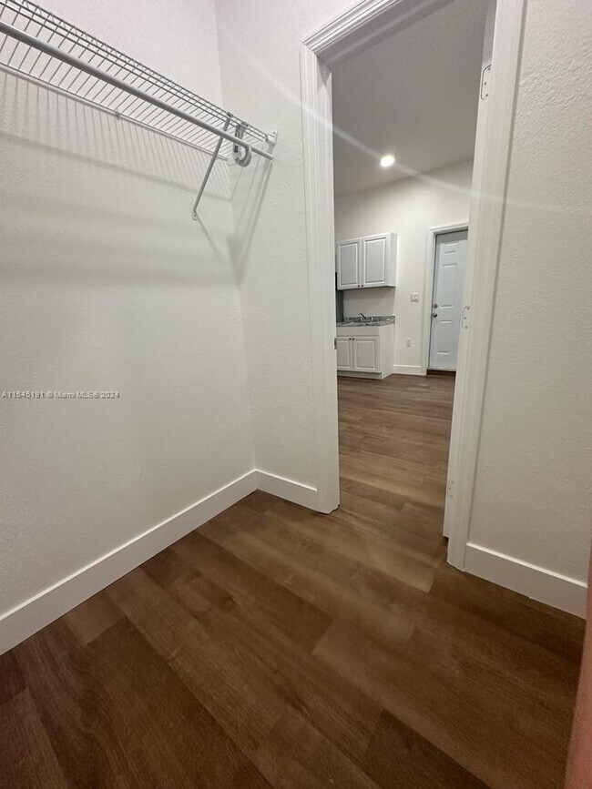 Building Photo - 4124 NE 30th St