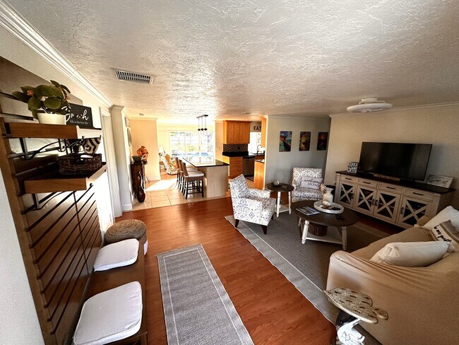 Foto del edificio - 1129 Riviera St