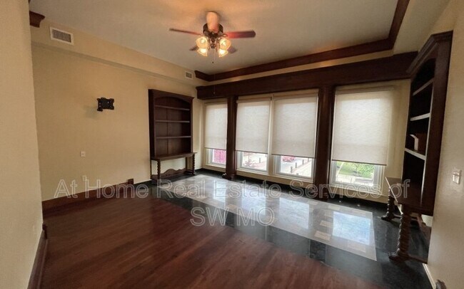 Foto del edificio - 109 Park Central Square