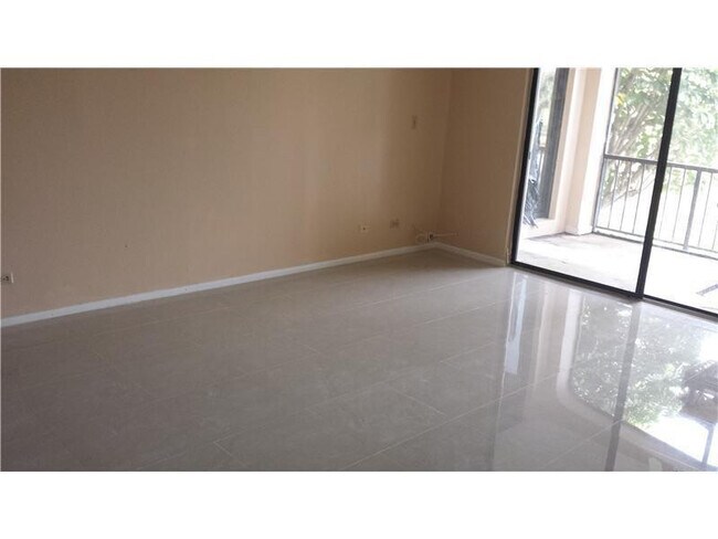 Building Photo - 3760 Inverrary Dr