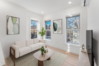 Building Photo - 306 Varick St