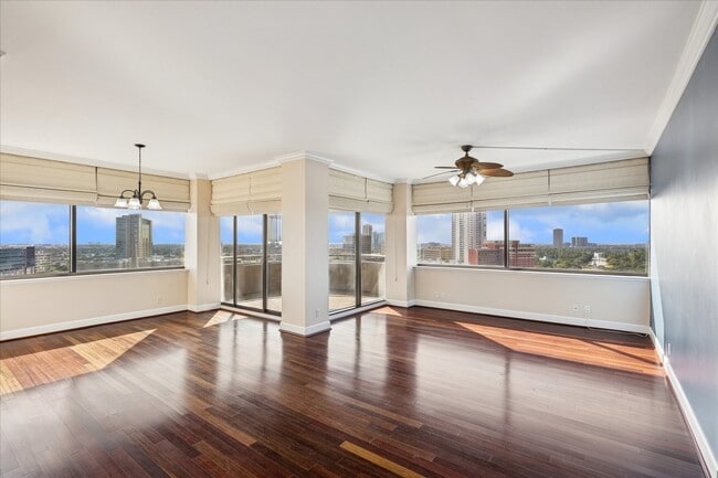 Foto del edificio - 5000 Montrose Blvd