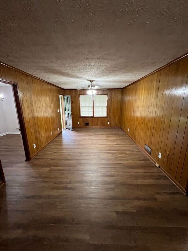 Foto del edificio - READY NOW!!!! 3 bed 2 bath!