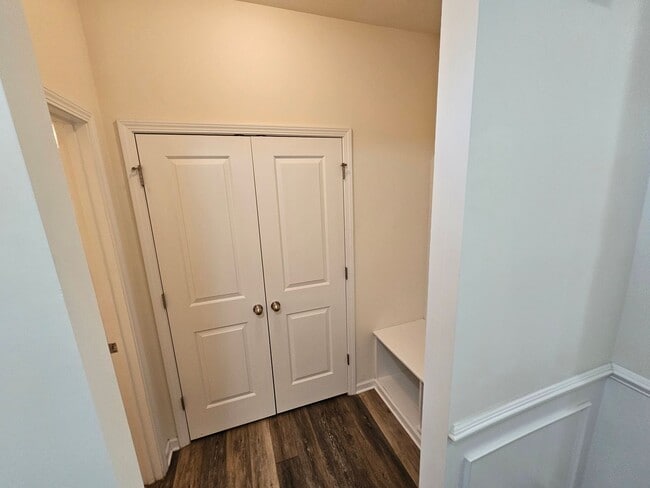 Building Photo - Well Maintained Large townhome in Steele Creek