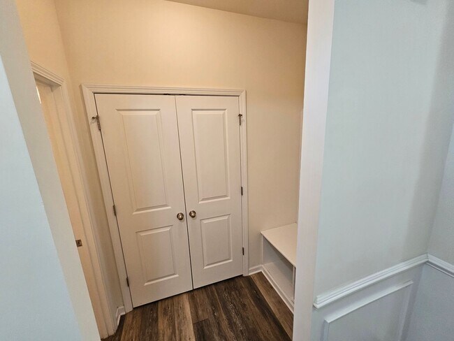 Foto del edificio - Well Maintained Large townhome in Steele Creek