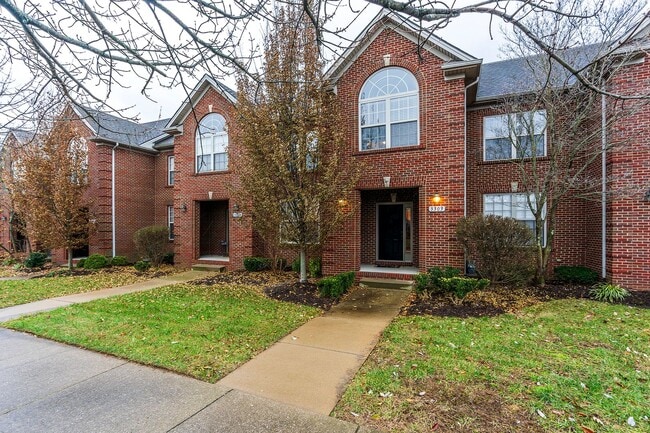 Building Photo - Beautiful Townhome located in the highly desirable Beaumont neighborhood of Lexington.