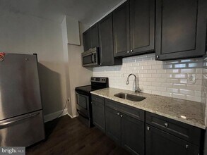 Building Photo - 521 S 41st St