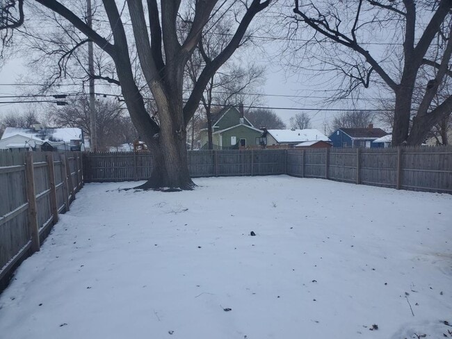 Foto del edificio - 439 S Illinois St