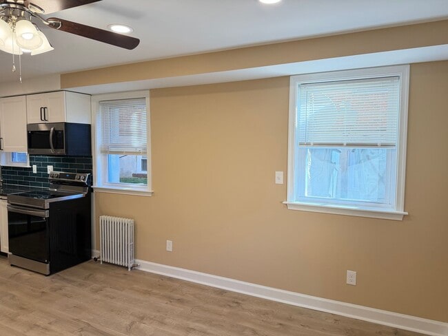 Building Photo - 8505 Greenwood Ave