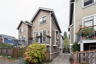 Building Photo - 116 21st Ave E