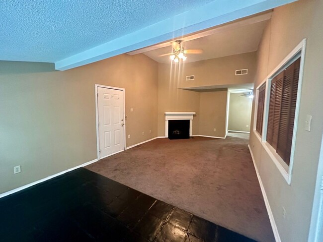 Building Photo - Second-floor unit with open floor plan!