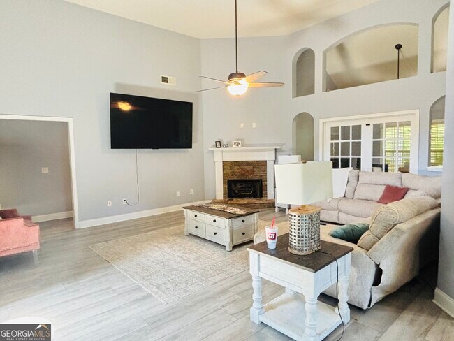 Building Photo - 3802 Refinement Way