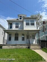 Building Photo - 427 Duane Ave