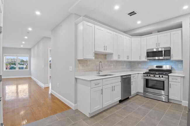 Foto del edificio - 311-315-315 West Side Ave