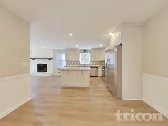 Building Photo - 324 Pioneer Cir