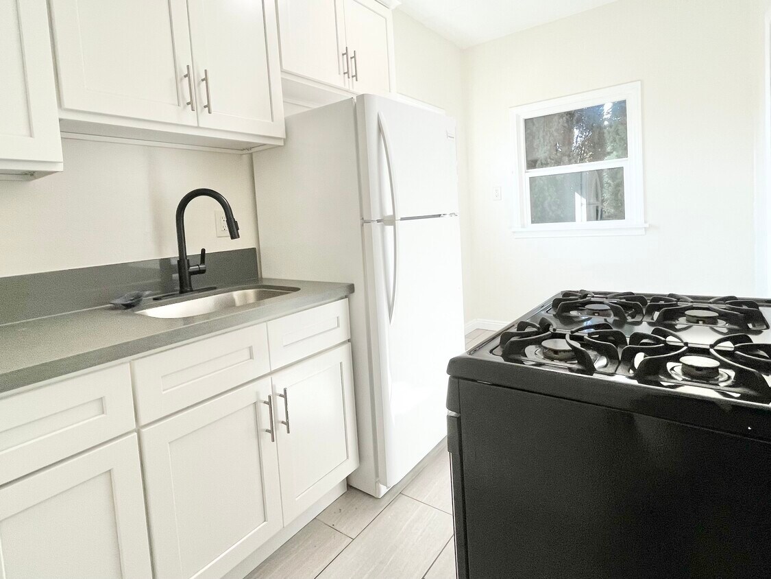 Foto principal - 704 W 54th St