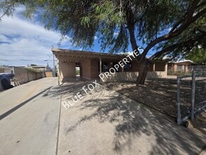 Building Photo - 3807 E Dover Stravenue