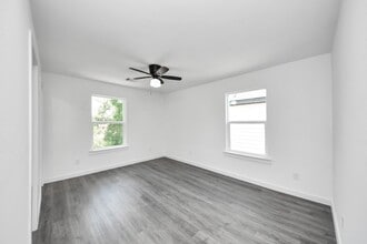 Building Photo - 2322 Wavell St