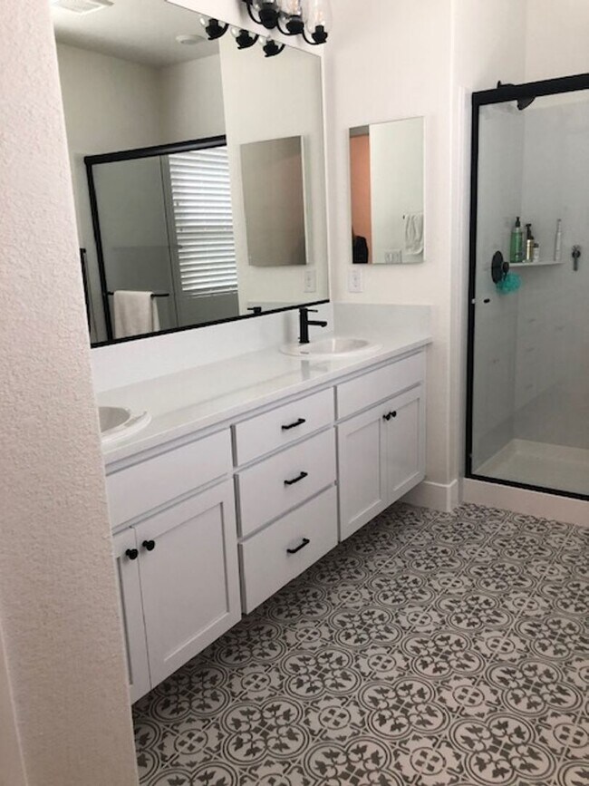 Foto del edificio - Newer Single Family Home in West Sacramento