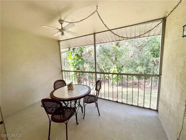 Foto del edificio - 645 Squire Ct