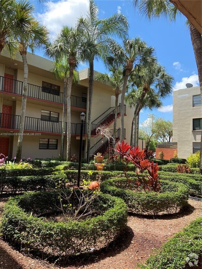 Building Photo - 10865 SW 112th Ave