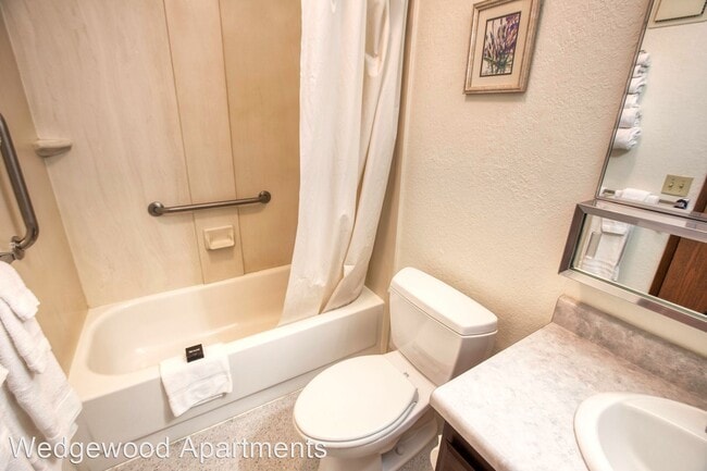 Building Photo - 412 Wedgewood Dr