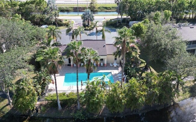 Foto del edificio - ** 3/2 STUNNING WATERVIEW CONDO READY FOR A SEASONAL TENANT JANUARY-MARCH OR FEBRUARY-APRIL ONLY ...