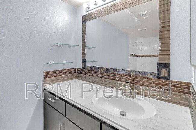 Foto del edificio - 2824 S Bartell Dr