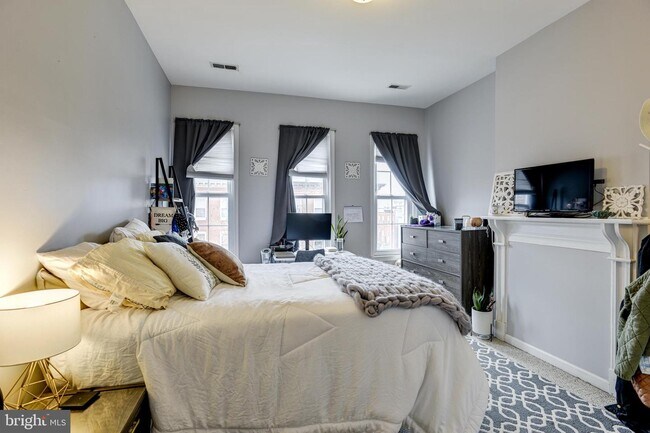 Building Photo - 1640 S Hanover St