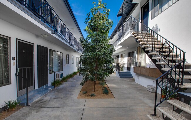 COURTYARD - 750 N Hayworth Ave