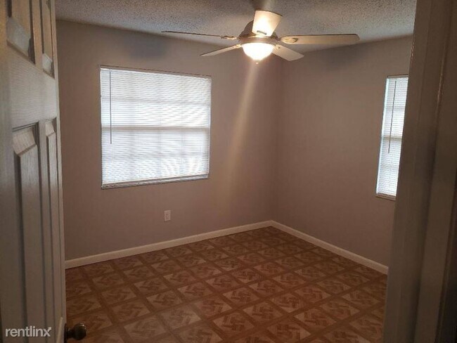 Building Photo - 5535 Rattlesnake Hammock Rd