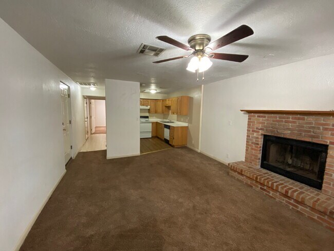 Foto del edificio - Cute 1 bed 1 bath Townhome