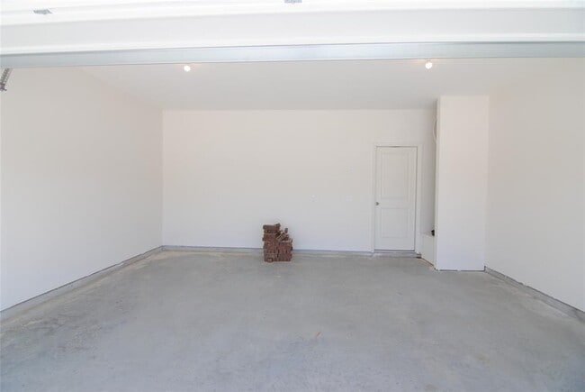Building Photo - 1033 Lacebark Pne Ln