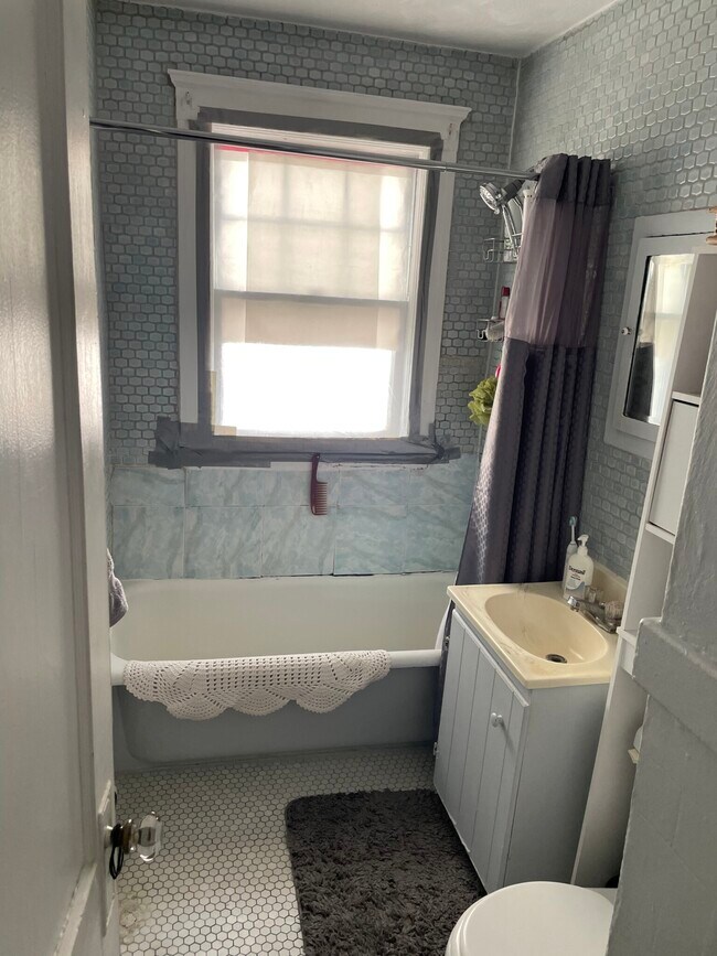 Bathroom - 8 Hudson St