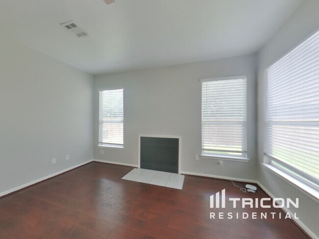 Foto del edificio - 5615 Bear Paw Cir