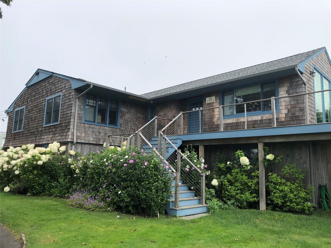 Primary Photo - 4 Bayside Ave