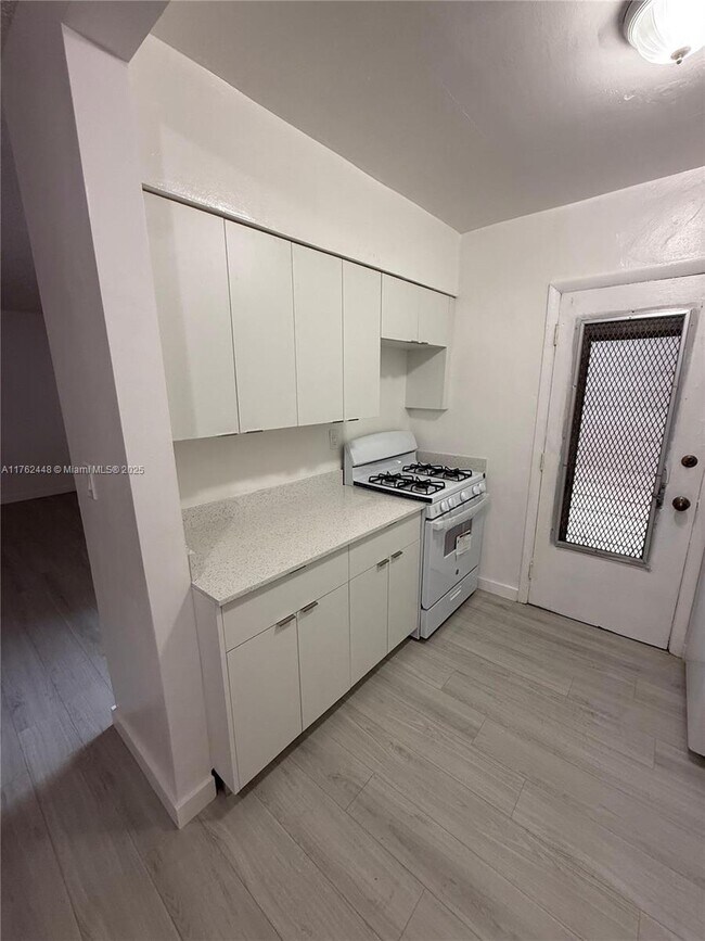 Foto del edificio - 16851 NE 18th Ave