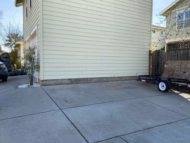 Building Photo - 2610 E 20th St