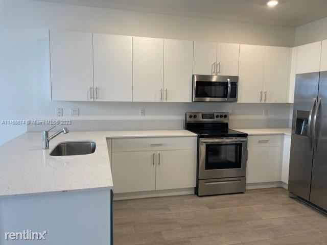 Building Photo - 4 br, 2.5 bath Townhome - 240 SW 159th Way