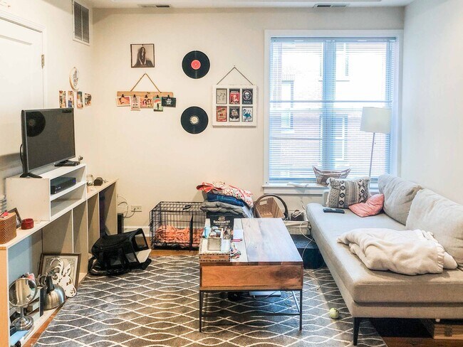 Foto del edificio - 849 W Cornelia Ave