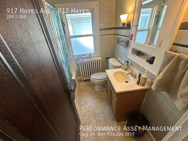 Building Photo - Charming 2BR Apartment in Prime Racine Loc...