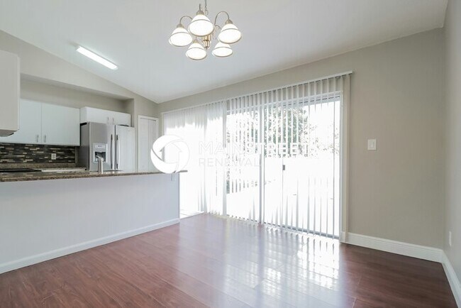 Building Photo - 3 Bedroom Pet-Friendly Home in Orlando, FL with Main Street Renewal