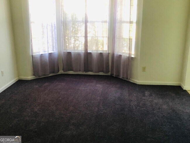 Foto del edificio - 6135 Crooked Creek Dr.