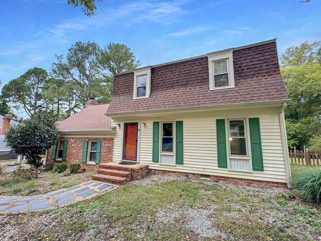 Building Photo - Charming Dutch Colonial Just Minutes from ...