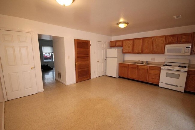 Building Photo - 486 Holly Dr