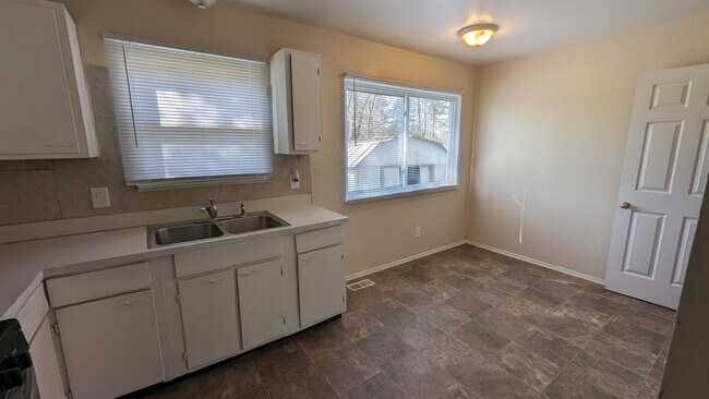 Building Photo - 3317 Independence Ln