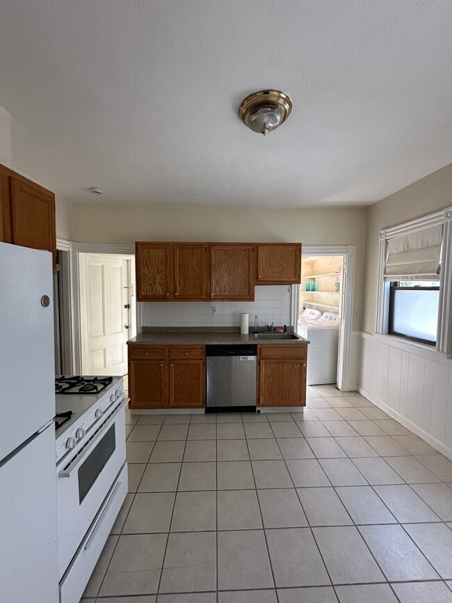 Foto del edificio - 17 Cushman Rd