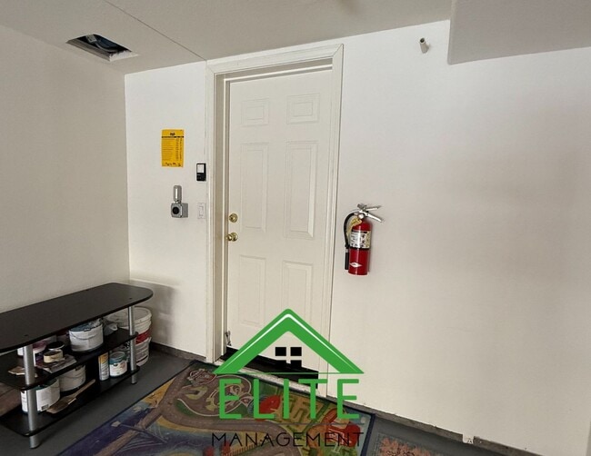 Building Photo - Prime location in Communications Hill with...
