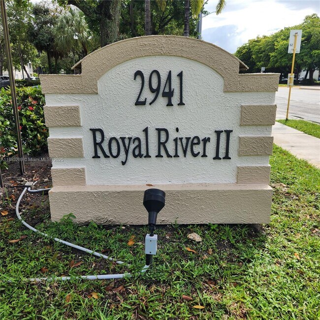 Foto del edificio - 2941 Riverside Dr