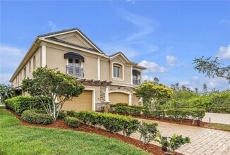 Building Photo - 651 Saxony Blvd